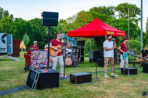 Band Lupo beim Rheinschwimmen 2025
